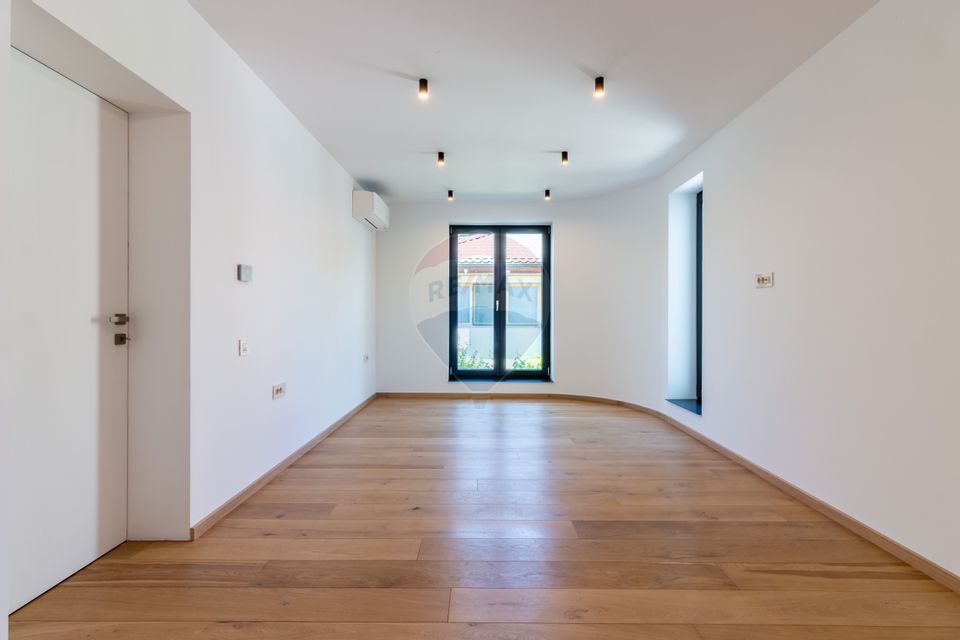 8 room House / Villa for sale, Lacul Tei area