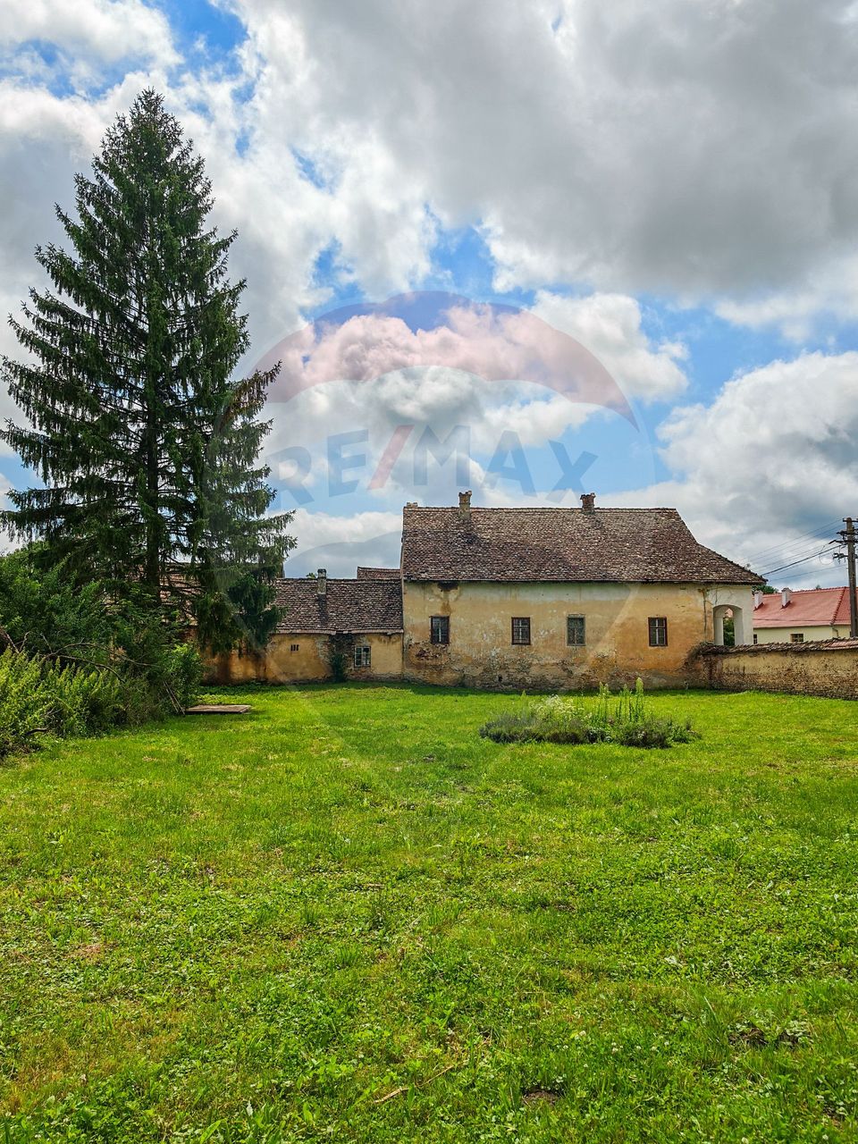 Fostă școală săsească semnată de Fritz Balthes – Bruiu, Sibiu
