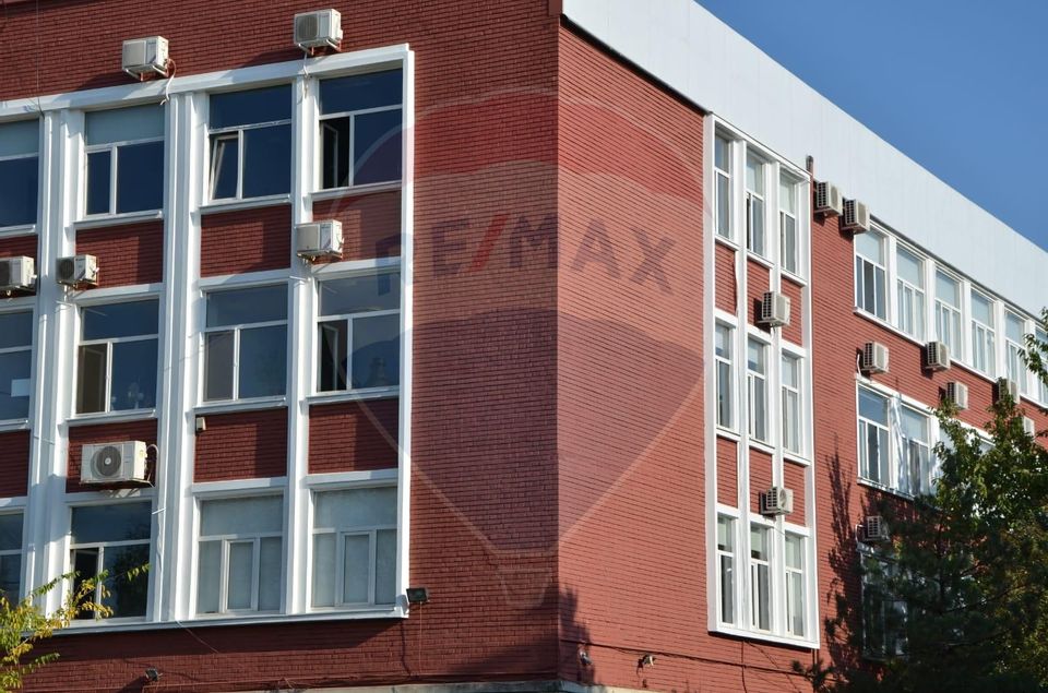 Spațiu de birouri de 4,000mp de vânzare în zona Industriilor