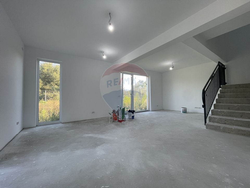 4 room House / Villa for sale