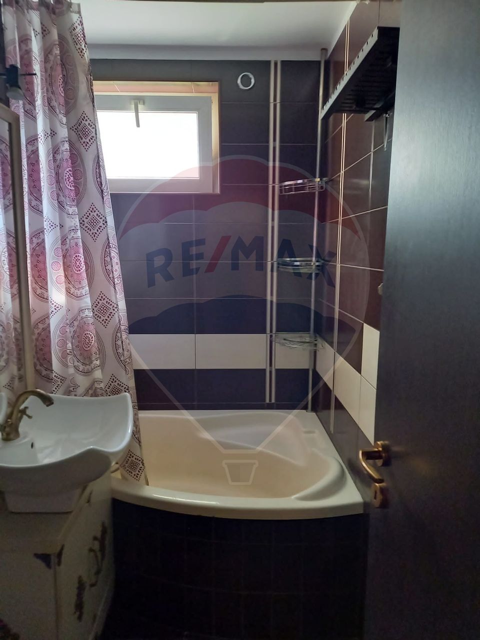 Apartament cu 3 camere de vânzare în zona Ultracentral