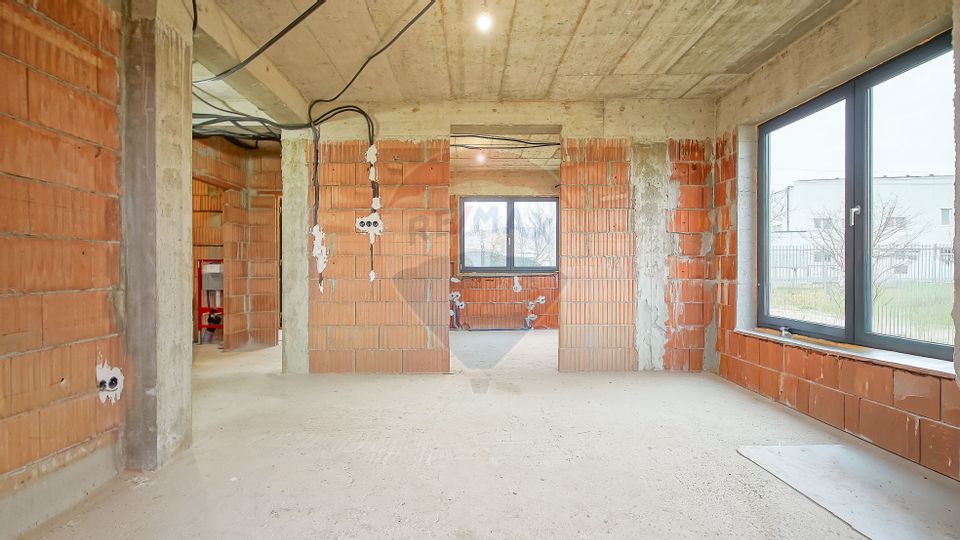 Vedere de Vis: Munți/Cetate | Impune-ți stilul acasă | 150mp la gri