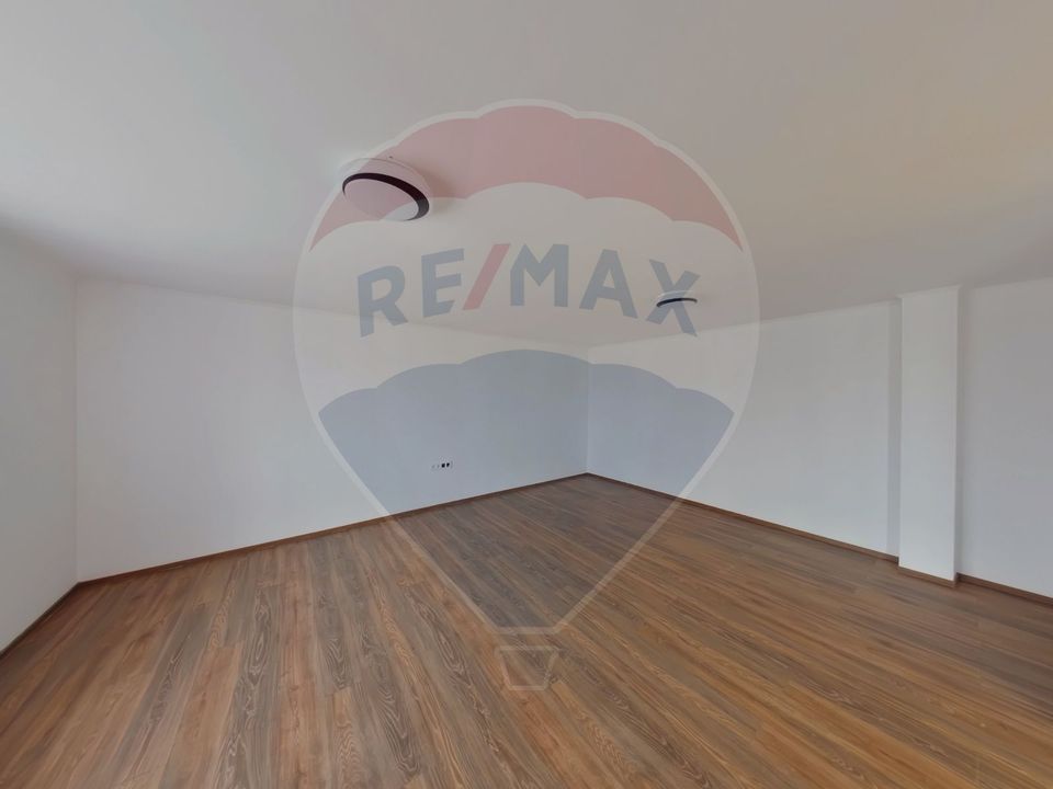 Casă cu 5 camere de vânzare în Piatra, Maramureș