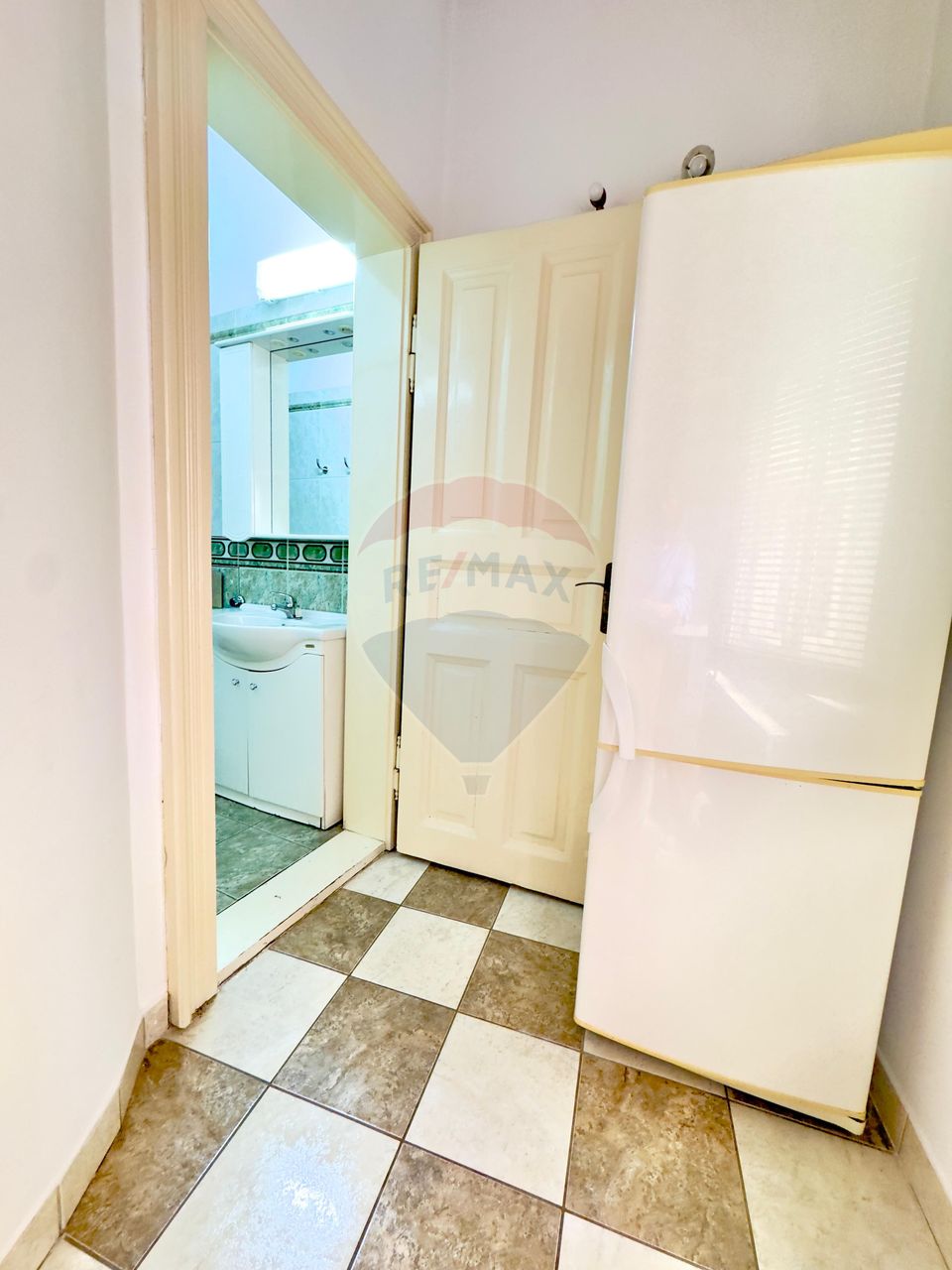 Apartament cu 2 camere de vânzare în zona Ultracentral