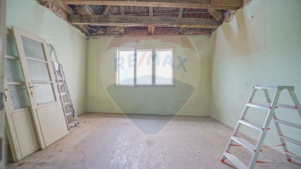 OFERTĂ REZERVATĂ! Casă renovabilă în Schei