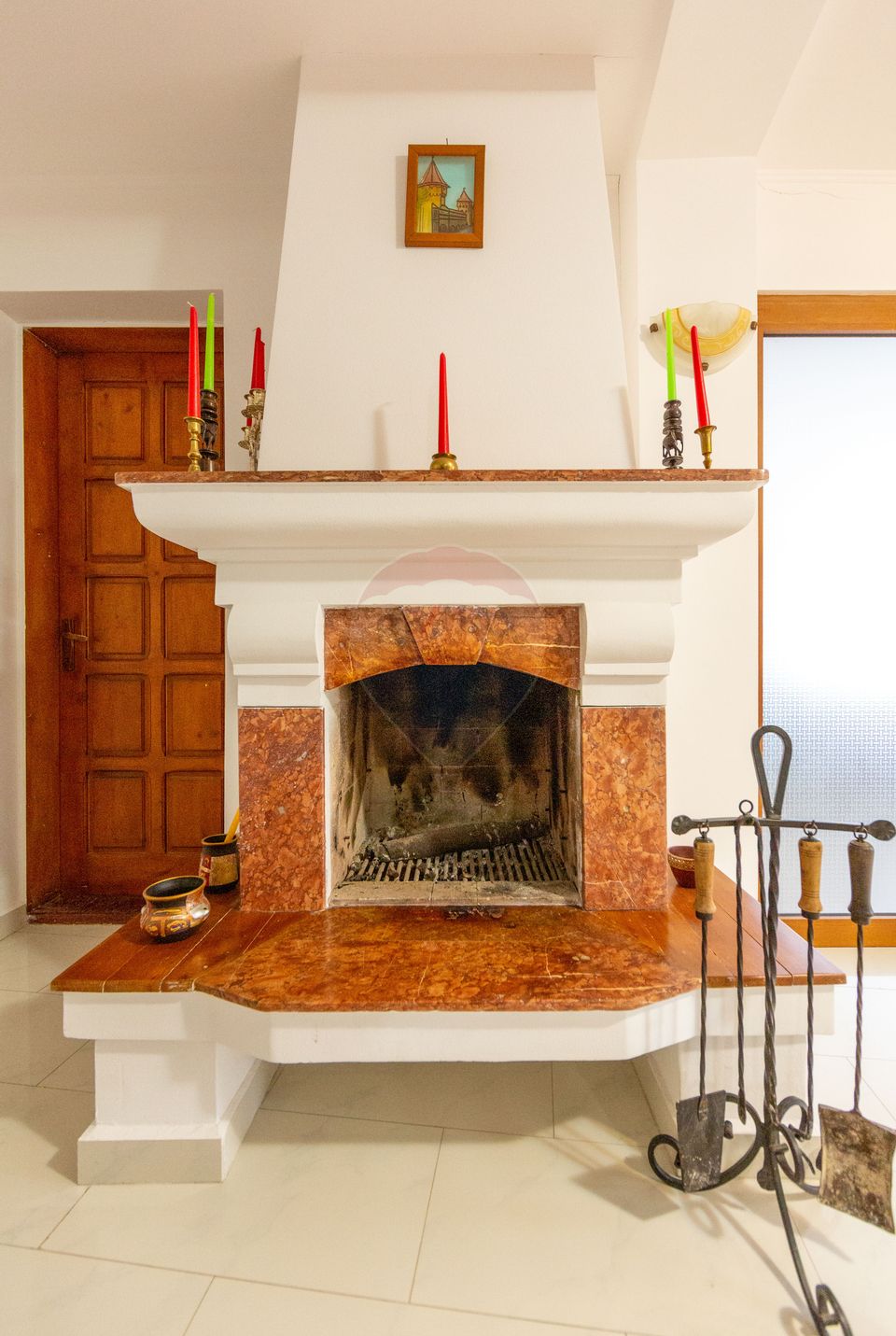 Casă spațioasă cu garaj dublu, foișor și curte amenajată