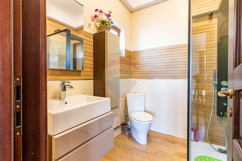 For Sale House / Villa with 11 rooms and Production Hall Voluntari