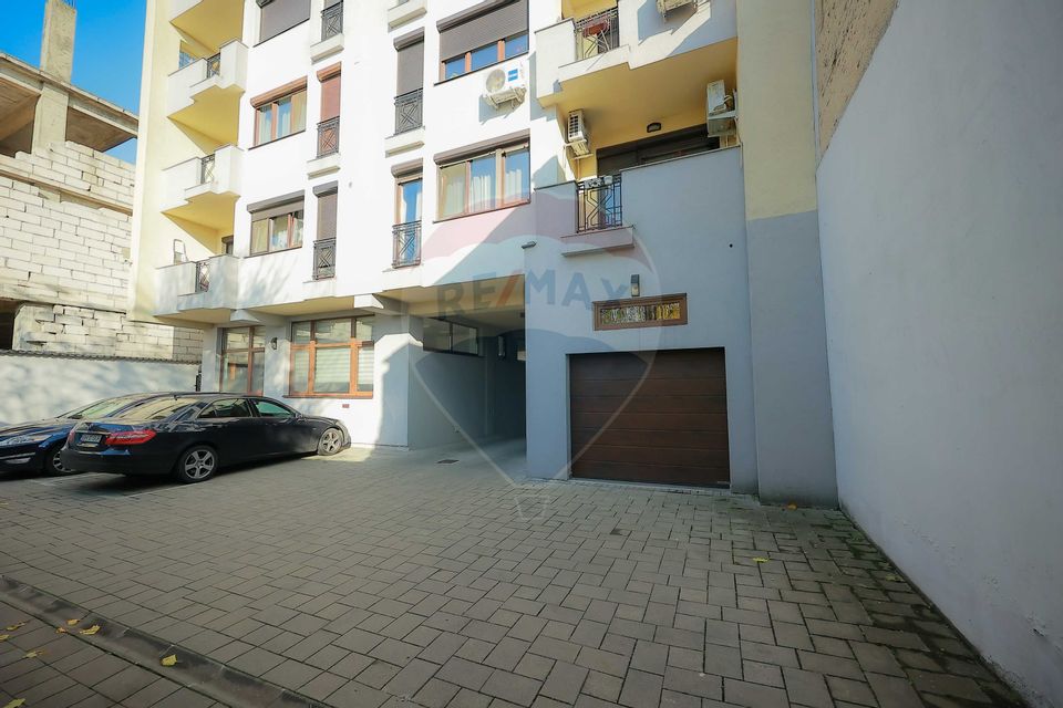 Apartament cu 3 camere de vânzare în zona Ultracentral