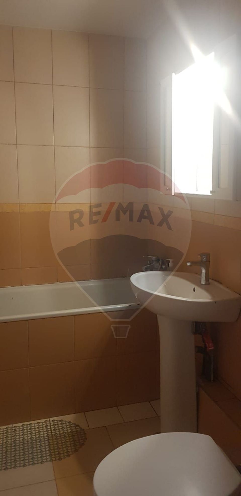 Apartament cu 3 camere de închiriat pe strada Marasesti