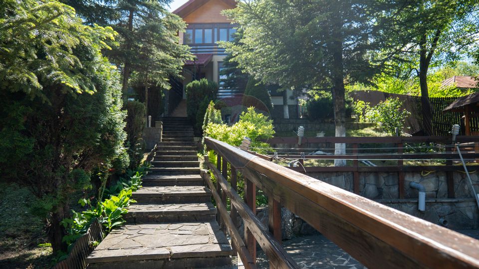 Oferta - vanzare pensiune 10 camere si casa de vacanta, Slanic Prahova