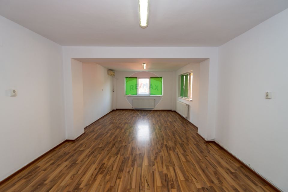 Villa with 10 rooms for rent, GF+GF+1+M, 284mpu, 220 sqm land