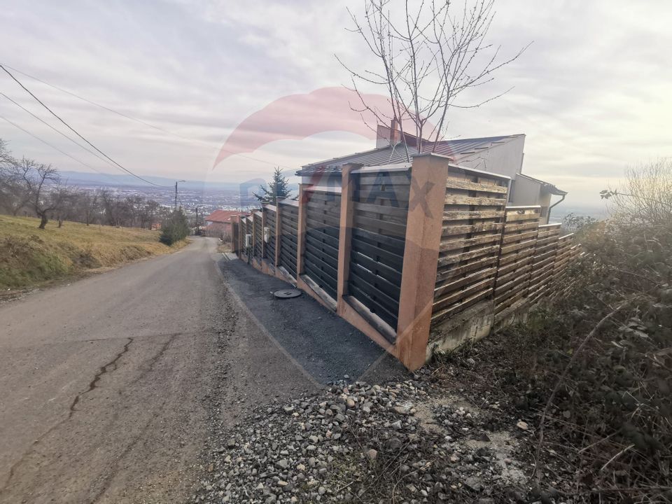 Teren intravilan cu priveliște,  951mp