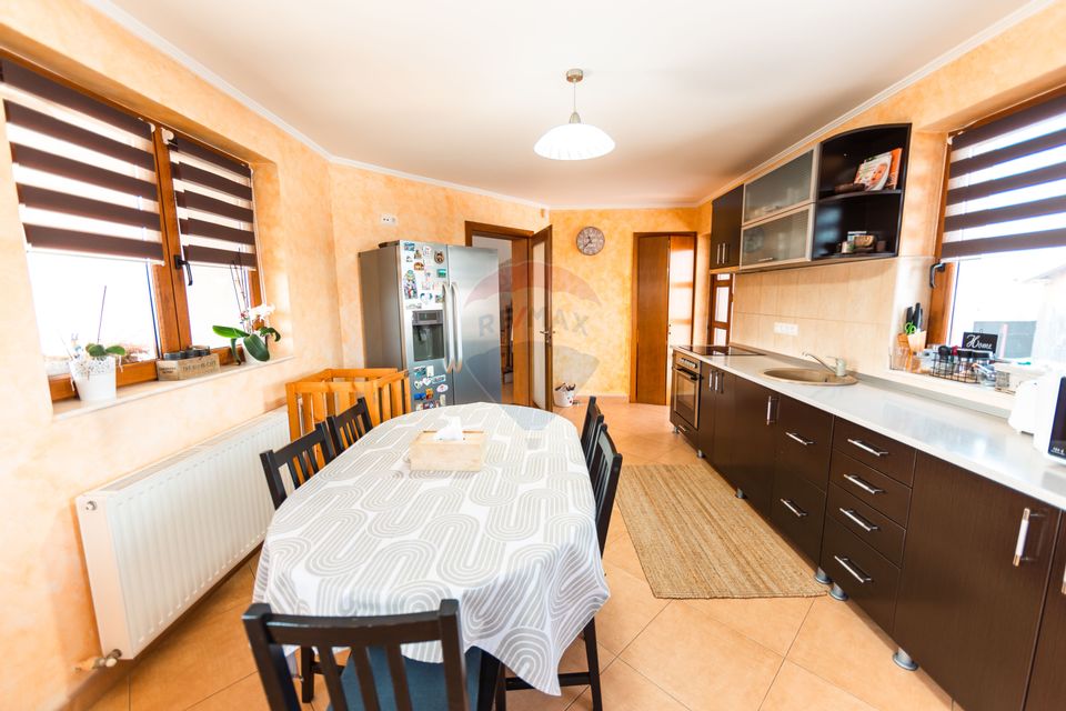 Casă elegantă, construită cu grijă, într-un cadru natural – Tărlungeni