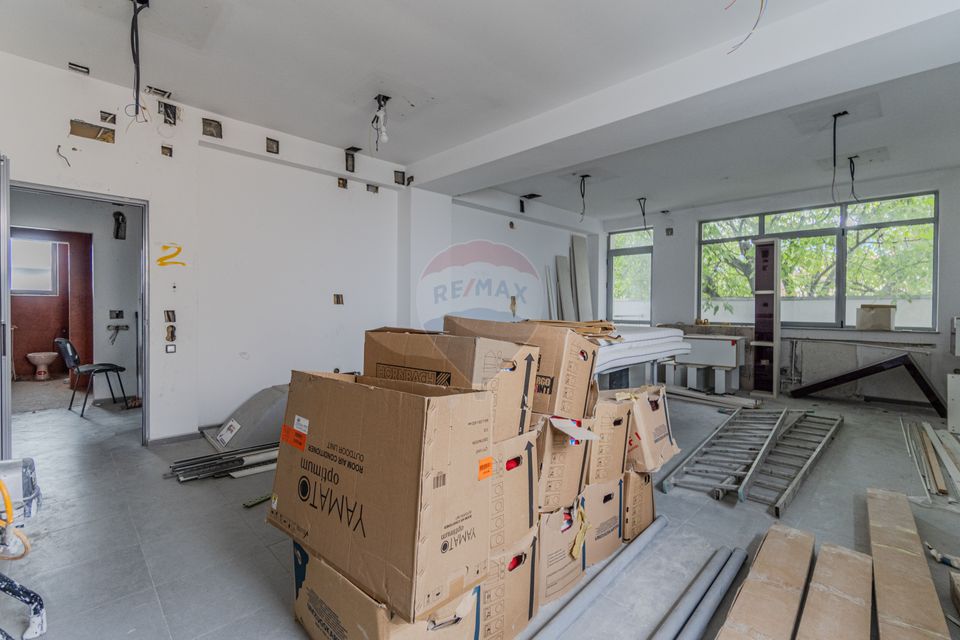 Cladire de 902 mp utili de vânzare, zona Grivitei - DN 13, COMISION 0