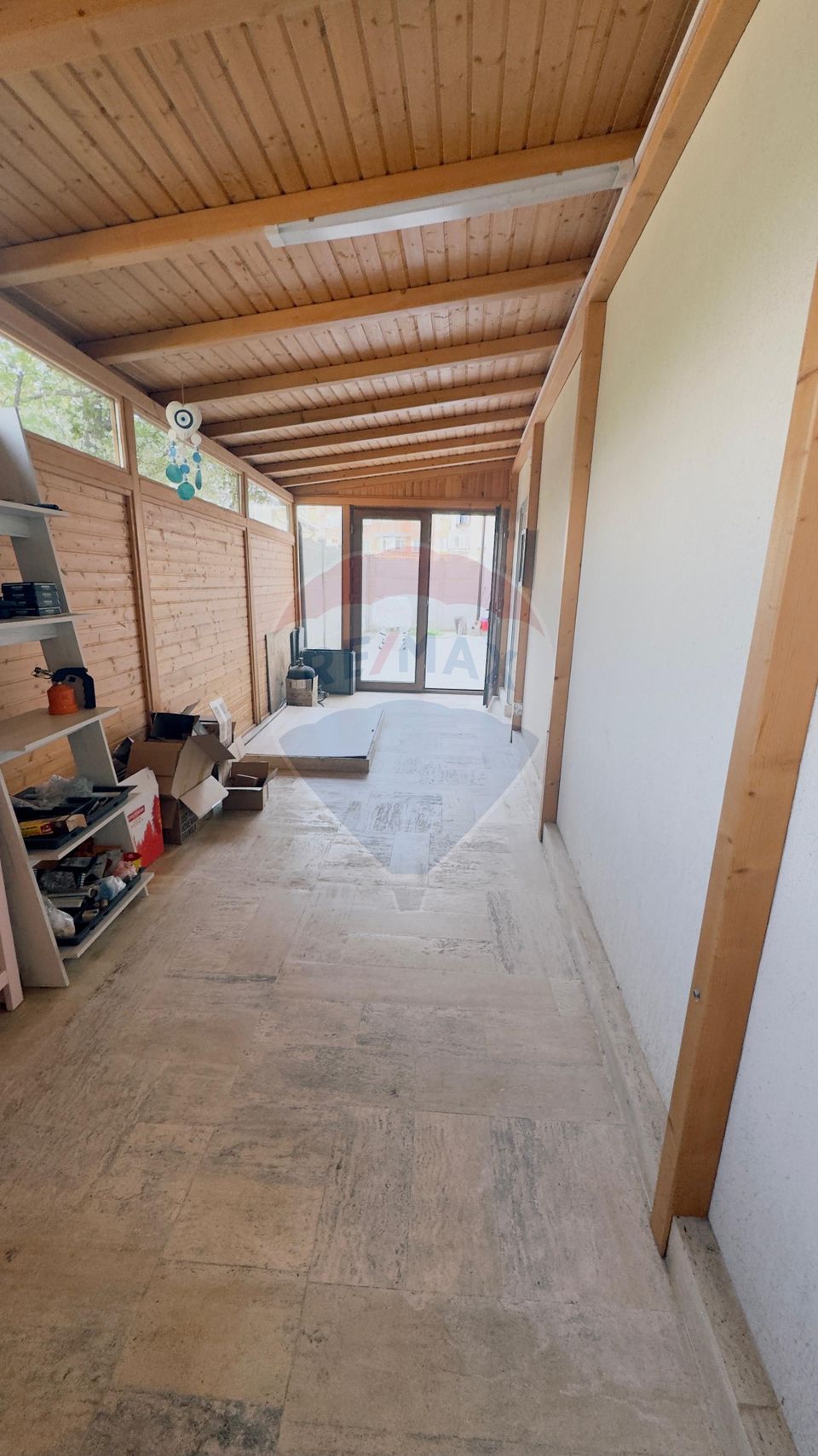 Proprietate premium în Filiași, locuință de lux cu spații comerciale