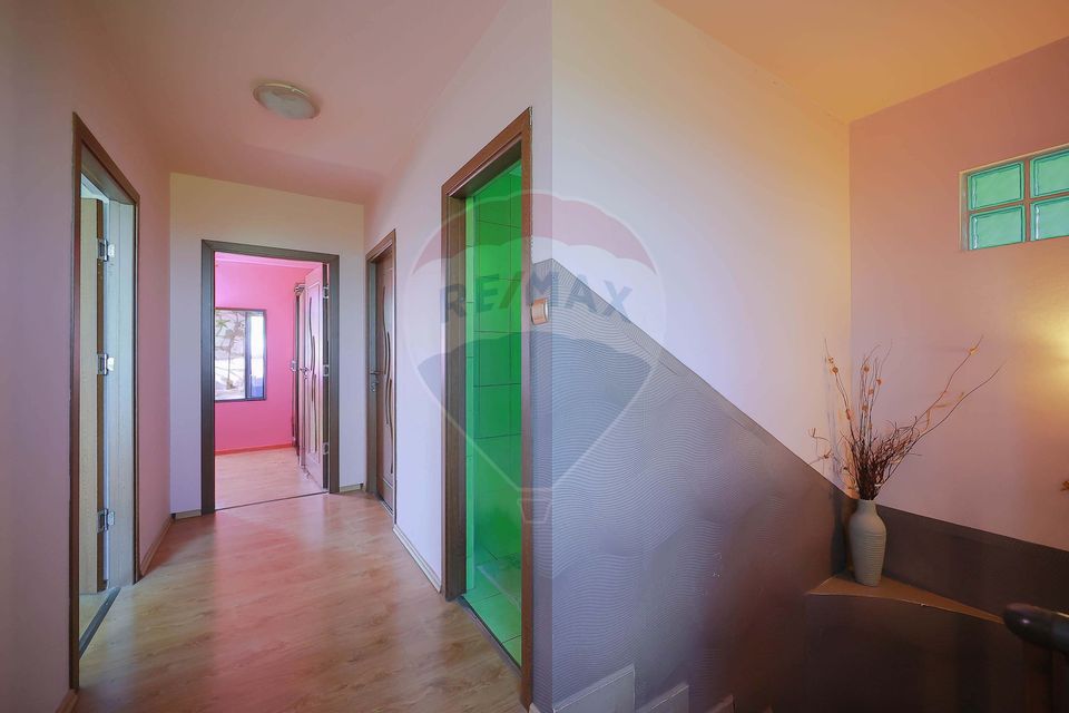 Casă de vânzare cu 1800 mp teren, Paleu