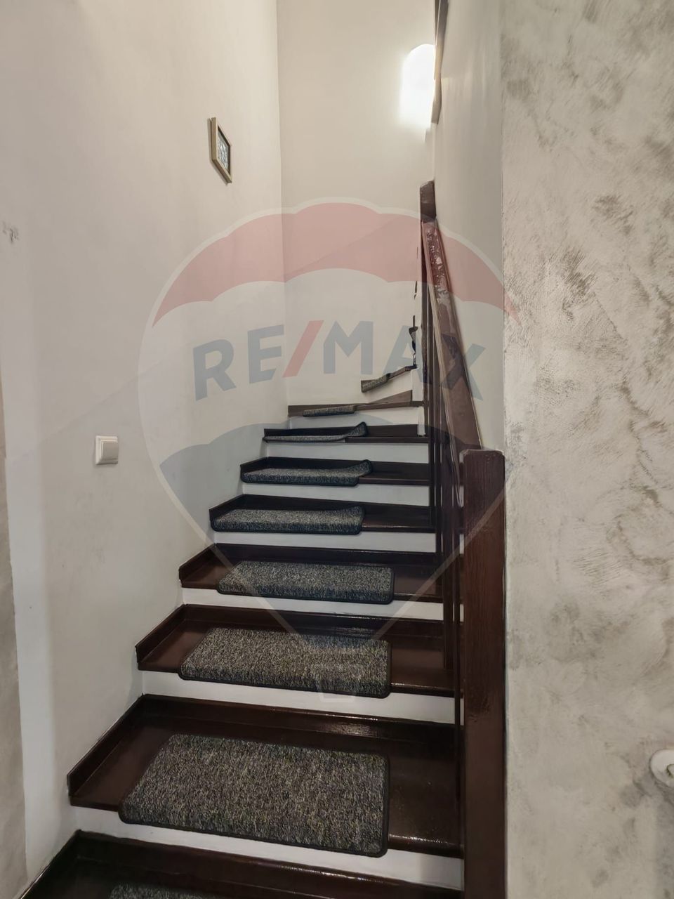 Casă / Vilă cu 4 camere de închiriat