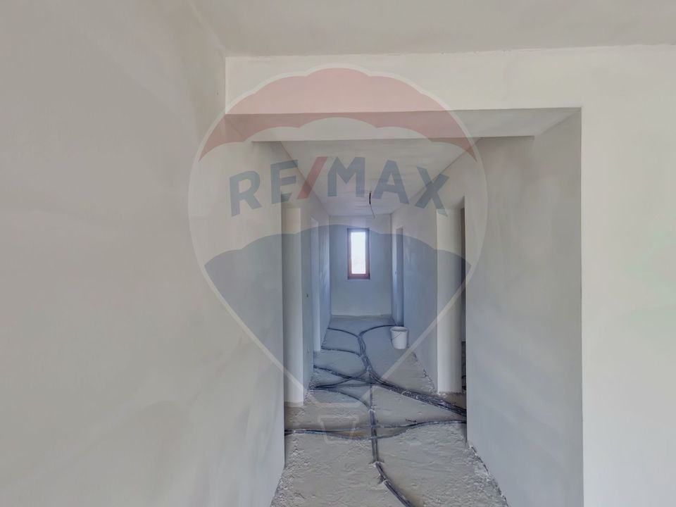 Casă / Vilă cu 8 camere de vânzare