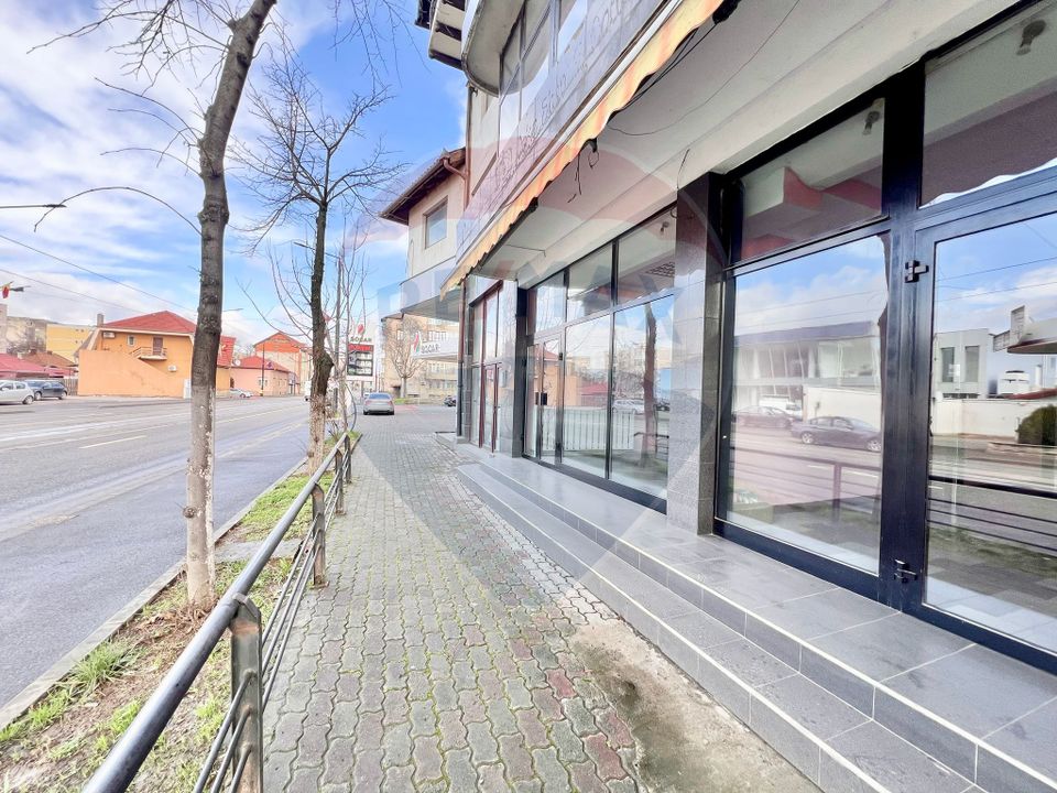 122sq.m Commercial Space for rent, Decebal area