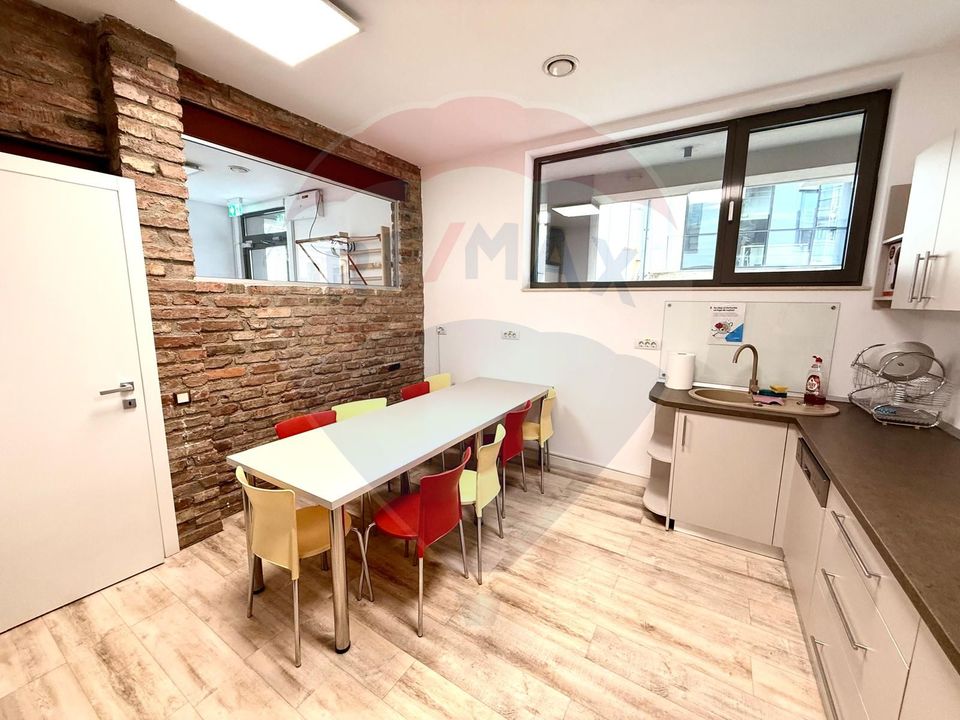 De închiriat spațiu Comercial/ de Birouri modern, Central