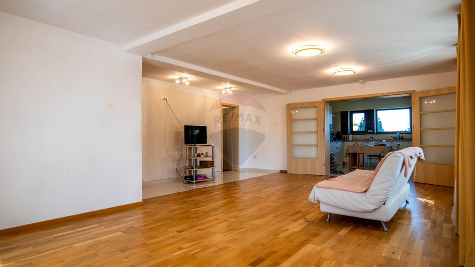 5 room House / Villa for sale