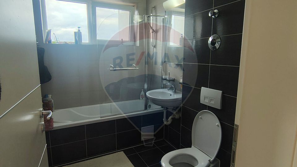 Apartament cu 3 camere de vânzare în Avangarden 3