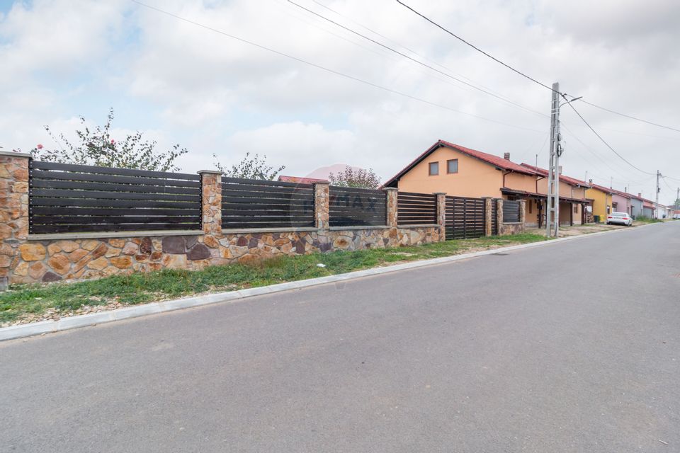 House for Sale At 6.5 Km From Oradea, 10 Avram Iancu Street, Nojorid.
