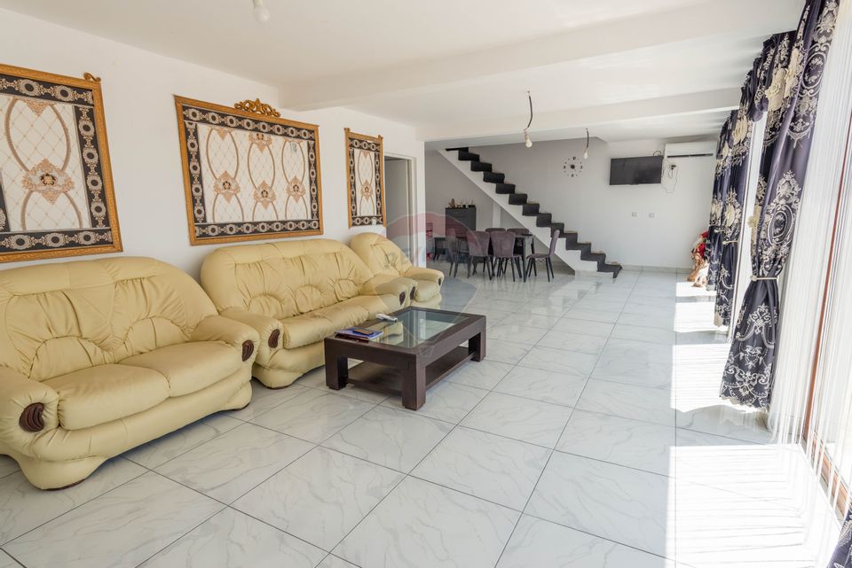 House / Villa with 6 rooms for sale Ghionea/Ulmi