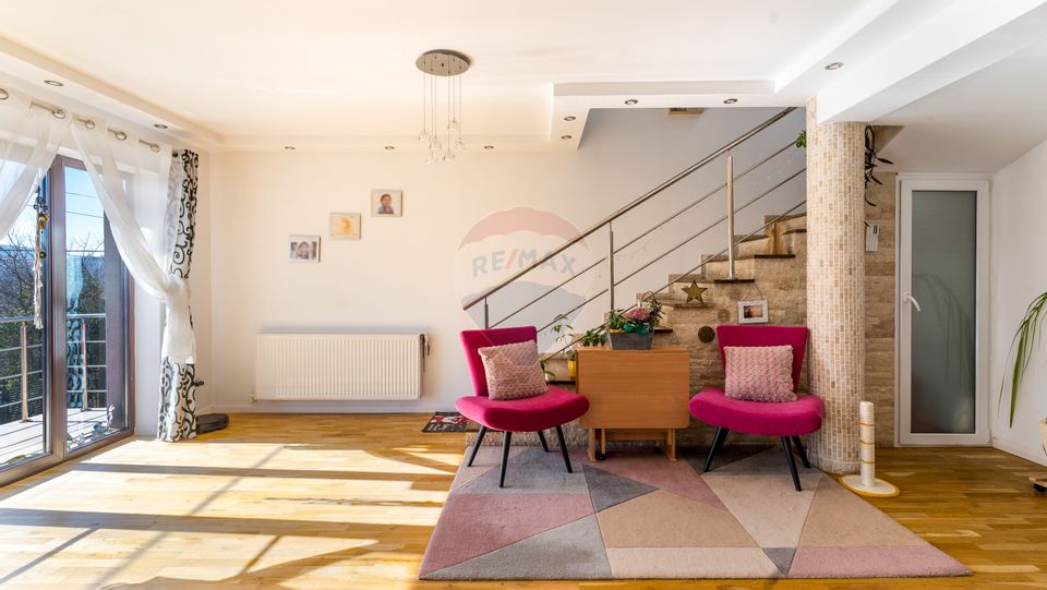 Casa de vanzare, 5 camere, zona Baciu