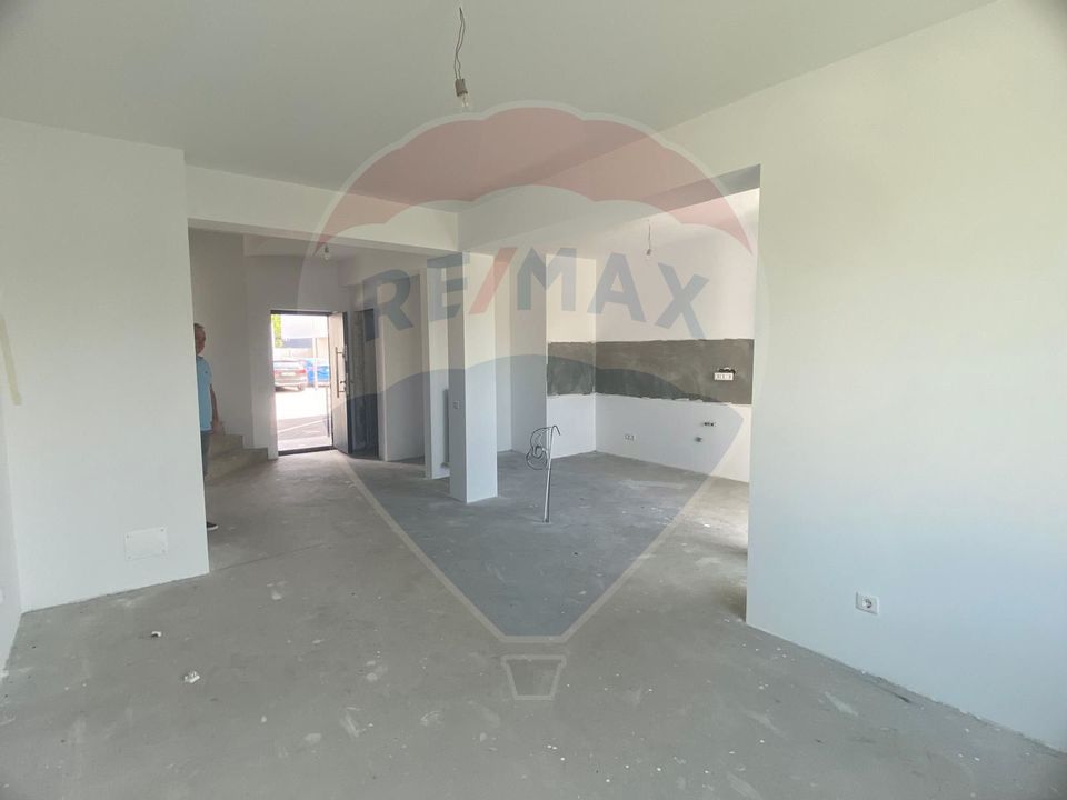 DE VANZARE Casă / Vilă cu 5 camere Popesti - Leordeni