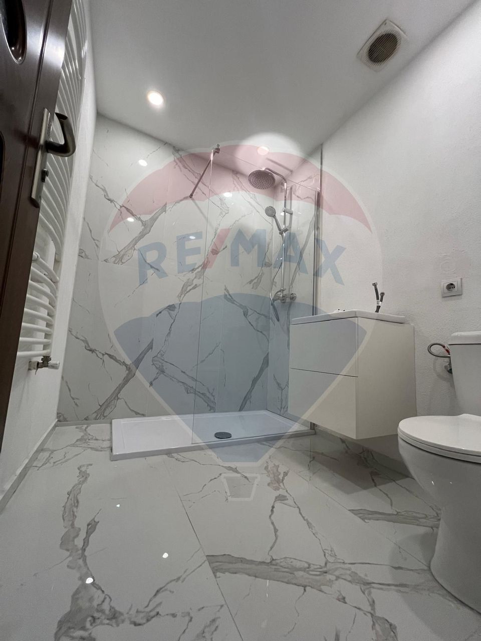 Apartament cu 2 camere de vânzare în zona Central