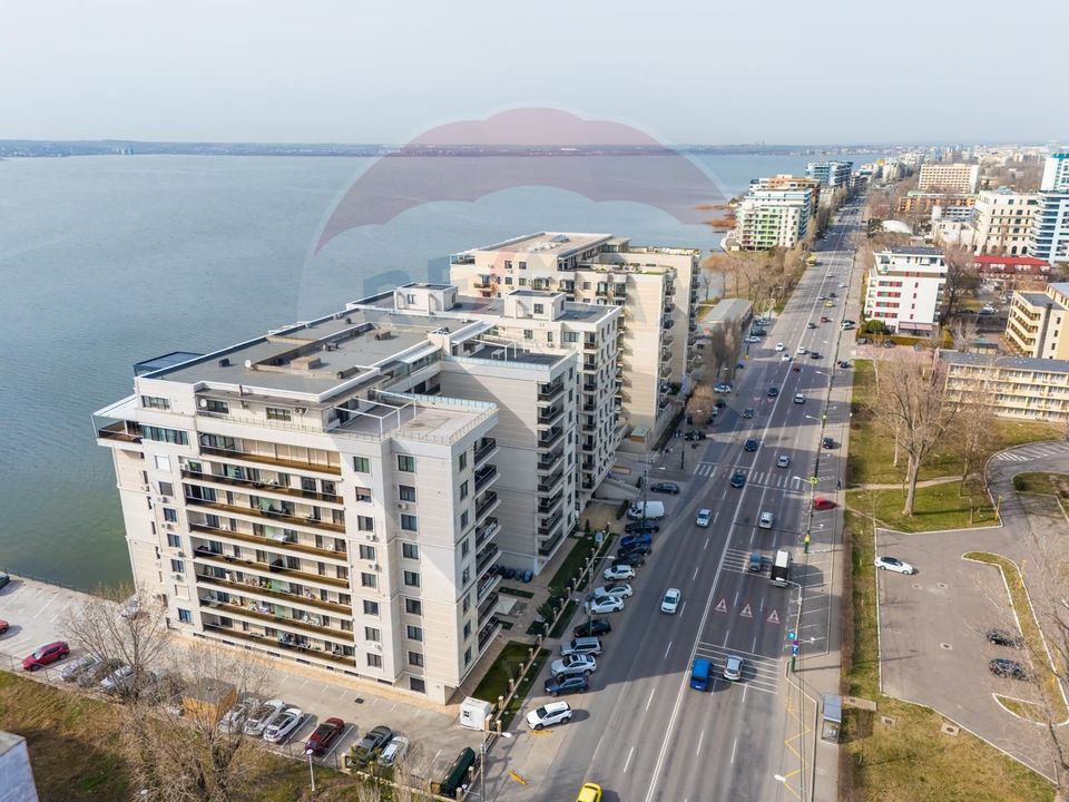 Penthouse de vanzare in Mamaia vedere frontala lac si marea Neagra