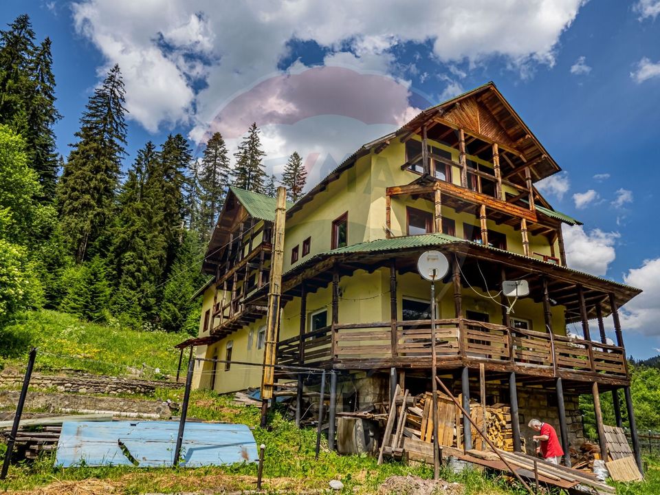 Vila / Pensiune cu 20 camere de vânzare în Câmpulung Moldovenesc, SV