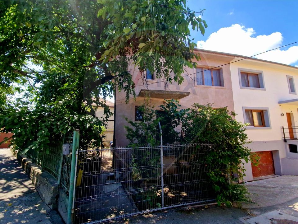 Casă / Vilă  str. Ana Ipatescu S+P+1 , 5 camere , teren - 252 mp