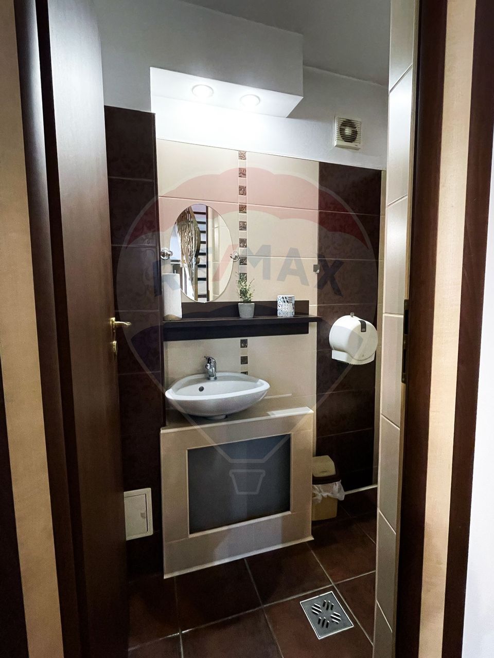 Vila P+M cu 3 camere, de inchiriat, zona Far Constanta