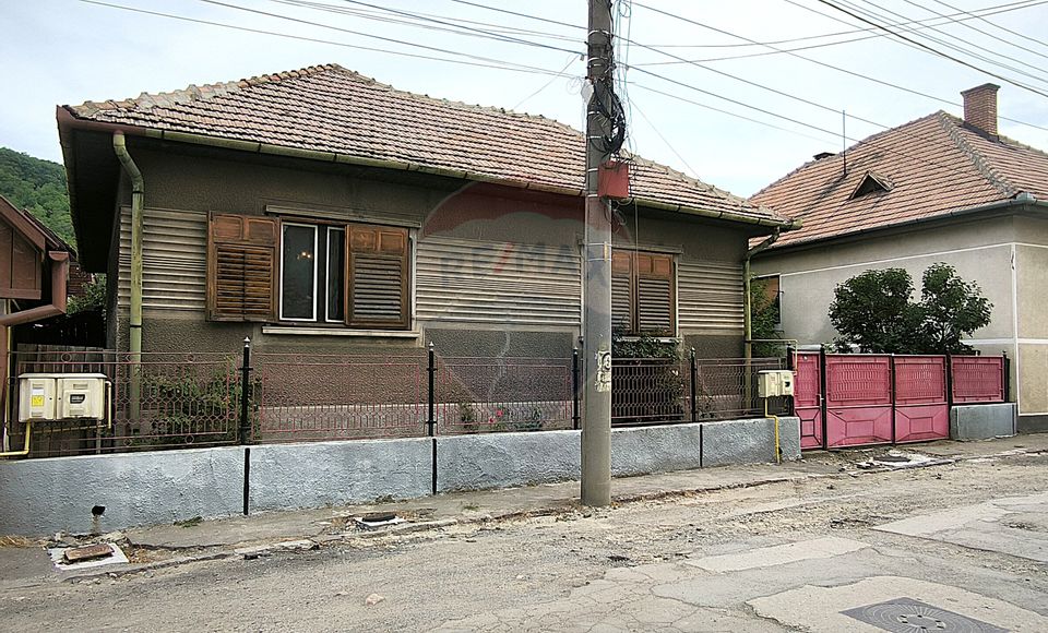 Casă pe un nivel in Medias, teren 533 mp, curte dreapta