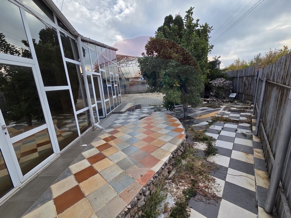 Ansamblu casa de locuit, hala productie ,spatiu de birouri si teren