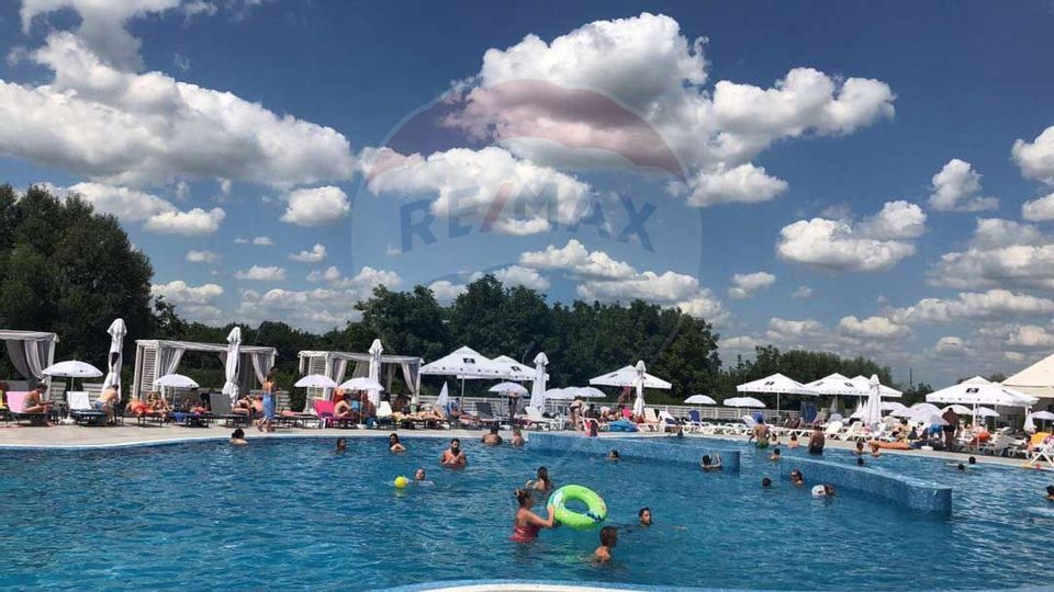 Spatiu Salon de evenimente cu piscina de vanzare