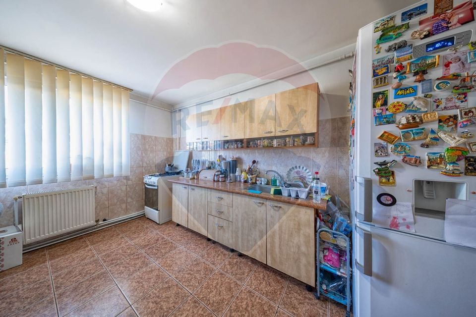 Apartament spatios, mobilat si utilat, 3 camere, Noua!