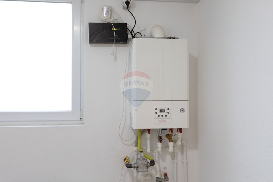 Hală 1.000 mp + curte 3.200 mp + CASĂ 160 mp BONUS | Acces TIR | Bacău