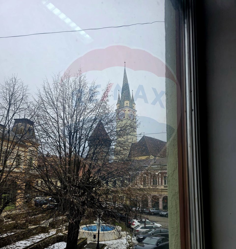 450sq.m Commercial Space for rent, Central area