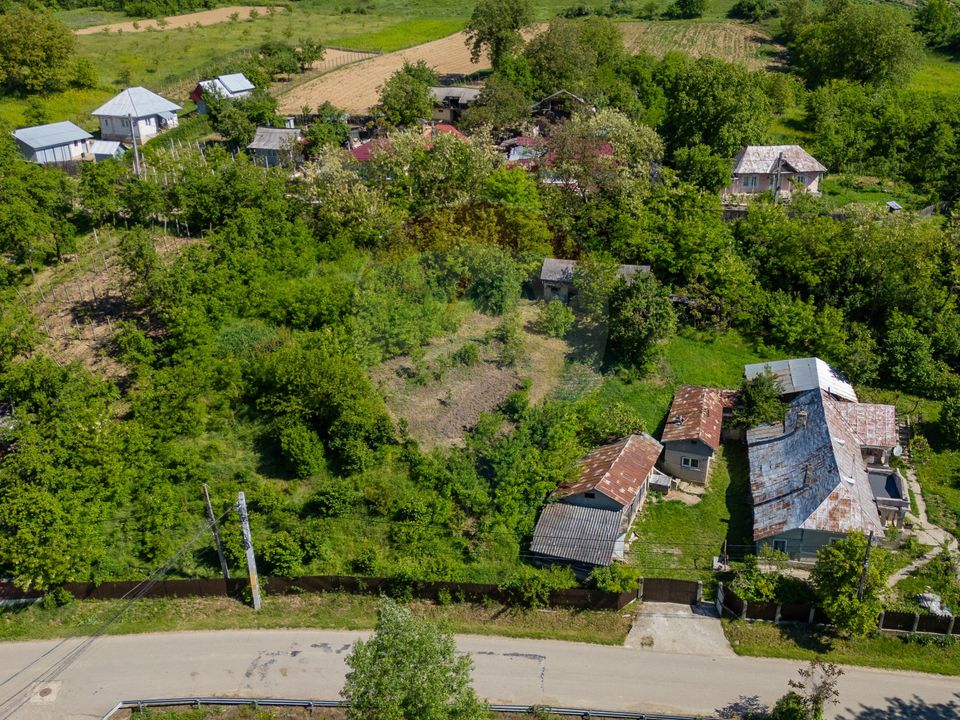 Casă taraneasca de vanzare- PARAVA-BACAU