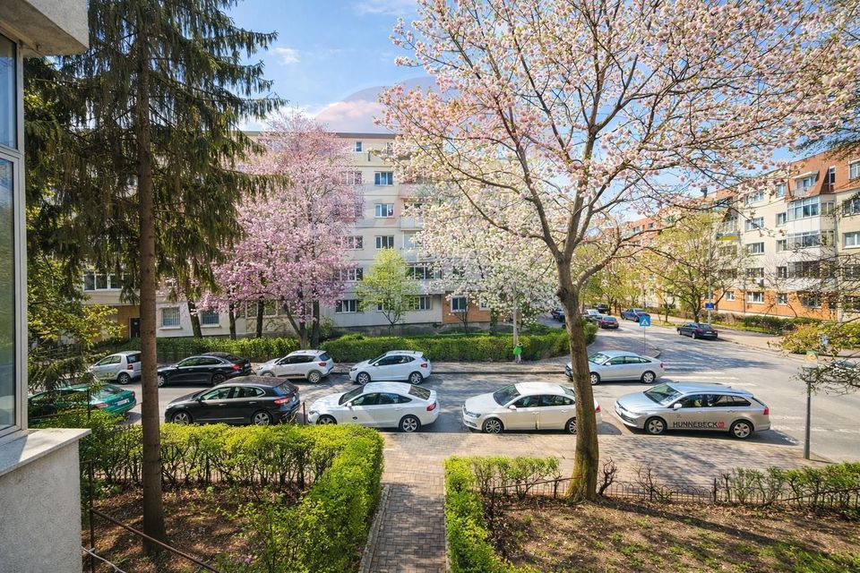 Apartament 4 camere, etaj 1, decomandat, zona centrală