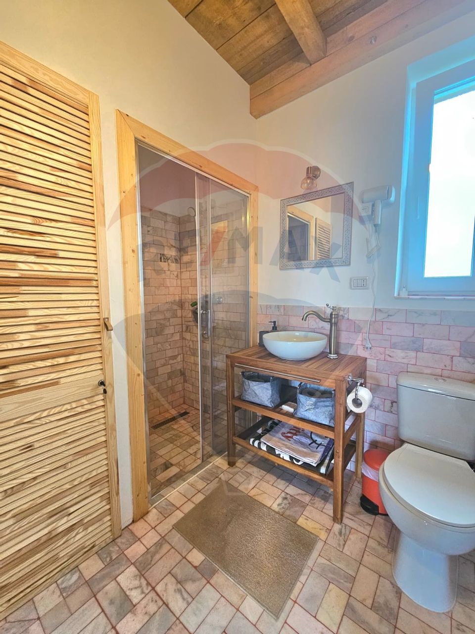 Casă / Vilă cu 4 camere de vânzare Vadu Constanta