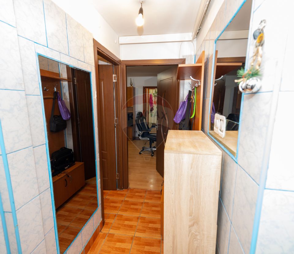 Apartament cu 2 camere de vanzare  Piata Resita , 38mp