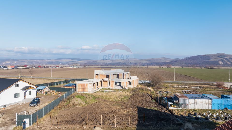 Vilă cu 3 camere, la roșu | Proiect modern – Poiana Craitelor