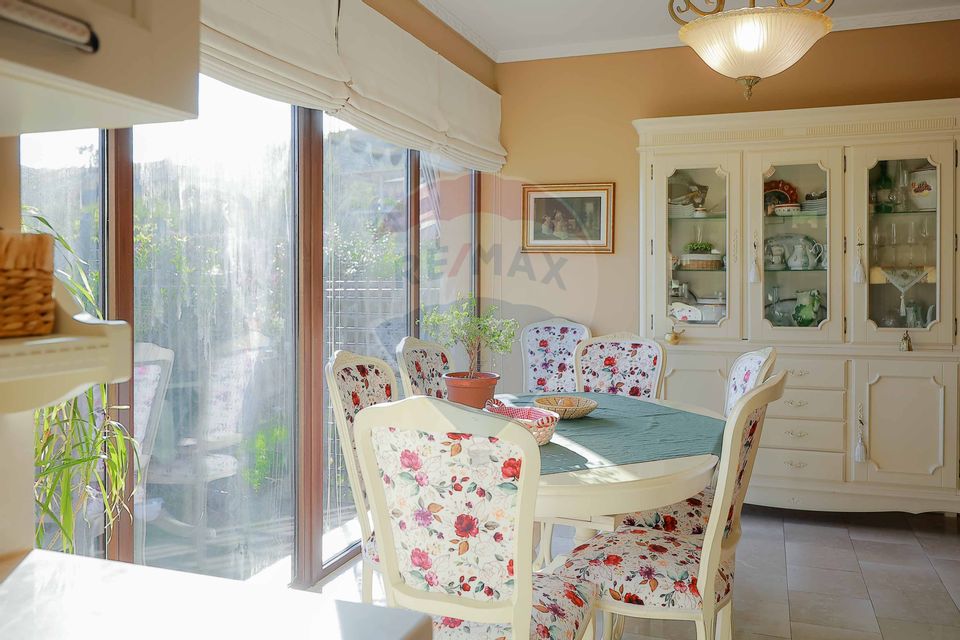 Casă / Vilă cu 5 camere de vânzare în zona Dealuri Oradea