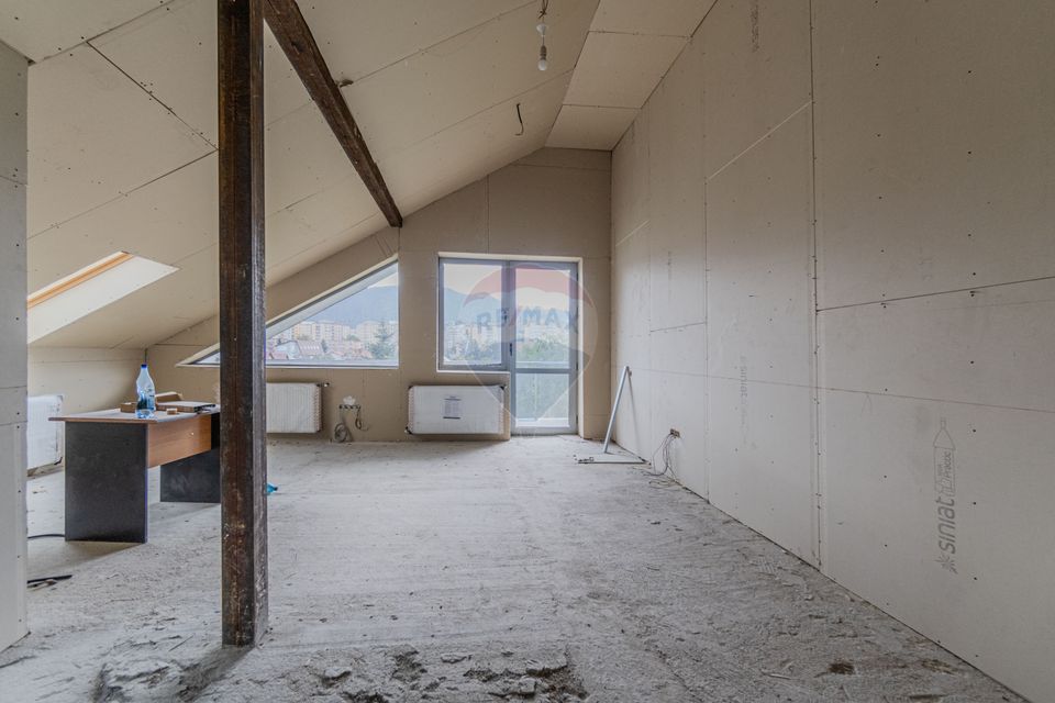 Cladire de 902 mp utili de vânzare, zona Grivitei - DN 13, COMISION 0