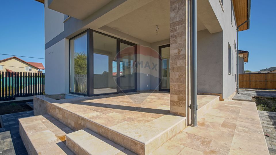 Casă / Vilă cu 5 camere de vânzare