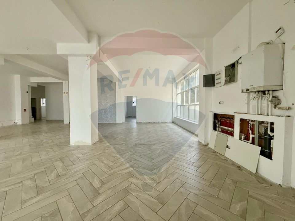 186sq.m Commercial Space for rent